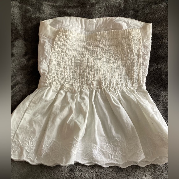 White Hollister Eyelet Peplum Hollister TopāØš¤ - Picture 2 of 5
